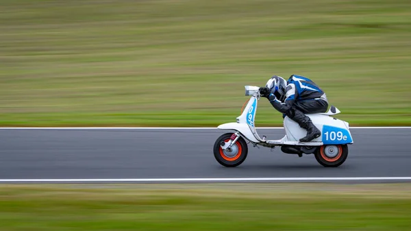 Strzał Panning Motocykla Wyścigowego Jak Obwody Toru — Zdjęcie stockowe