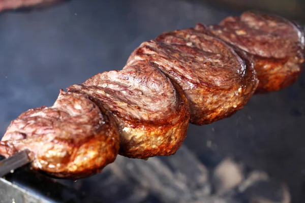 Picanha Bife Tradicional Churrasco Brasileiro Com Fundo Fogo — Fotografia de Stock