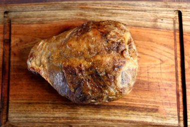 Termit ya da Cupim. Geleneksel Brezilya öküzü kordonu Nelore tahta bir tahtanın altından kesilmiş.