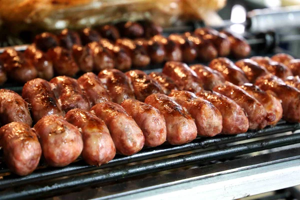 Viele Wurstspieße Auf Dem Brasilianischen Grill — Stockfoto