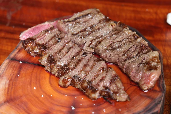Picanha Rump Steak Cortar Filete Jugoso Una Tabla Madera —  Fotos de Stock
