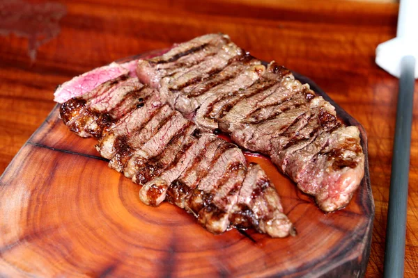 Picanha Rump Steak Taglio Una Succosa Bistecca Una Tavola Legno — Foto Stock