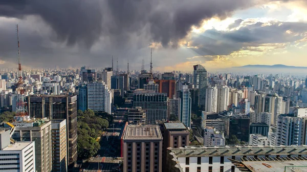 공중에서 Paulista Sao Paulo 수도의 거리이다 일요일에 사람들 거리를 — 스톡 사진