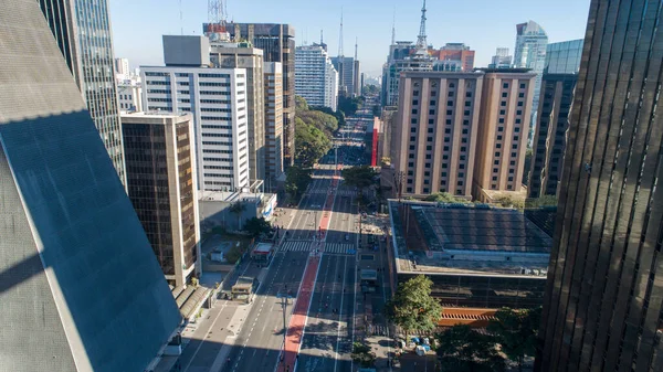 Av的空中视图 圣保罗的Paulista 首都的主要道路 没有汽车 人们在街上行走 — 图库照片