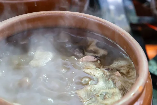 Keramische Pot Met Feijoada Typisch Braziliaans Eten Een Restaurant Brazilië — Stockfoto