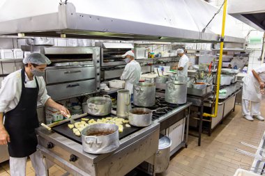 Brezilya 'da bir restoranın mutfağı..