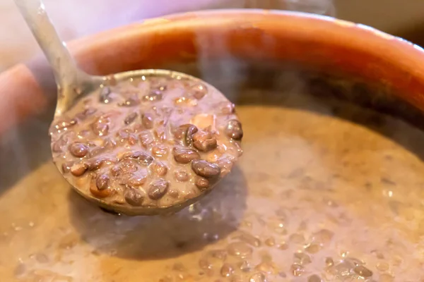 Keramische Pot Met Feijoada Typisch Braziliaans Eten Een Restaurant Brazilië — Stockfoto