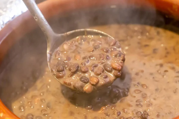 Keramische Pot Met Feijoada Typisch Braziliaans Eten Een Restaurant Brazilië — Stockfoto