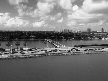 Miami Sahili Sahil Limanı yolcu gemisinin masasından başlayarak Florida, ABD, siyah-beyaz, klasik tarzda