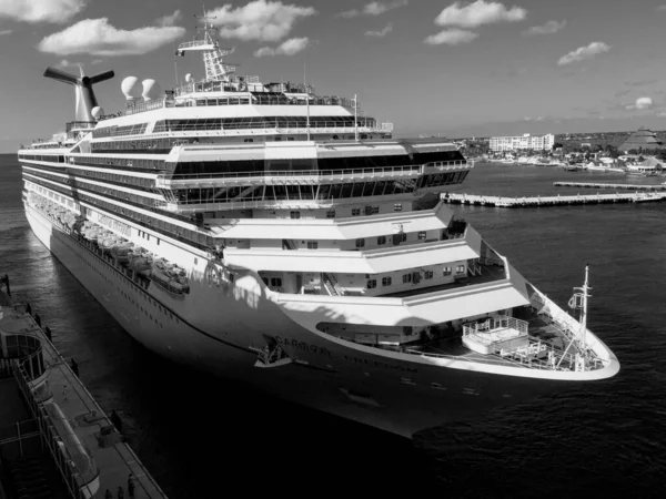 Zwart Wit Prachtig Uitzicht Een Cruiseschip Buurt Van Passagiershaven Cozumel — Stockfoto