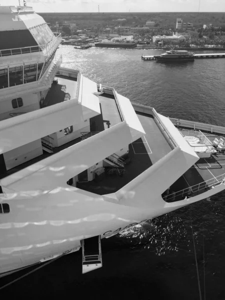 Zwart Wit Prachtig Uitzicht Een Cruiseschip Buurt Van Passagiershaven Cozumel — Stockfoto