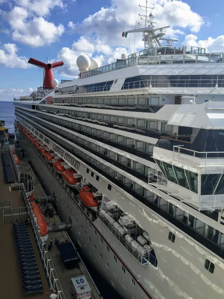 Prachtig Uitzicht Een Cruiseschip Bij Passagiershaven Cozumel Mexico — Stockfoto