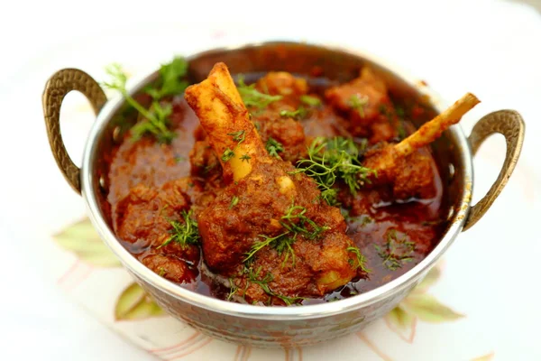 Indiase Stijl Vlees Schotel Schapenvlees Curry Een Koperen Messing Kom — Stockfoto