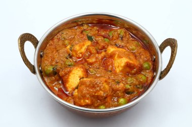 Süzme peynirli yeşil bezelye veya Muttar paneer