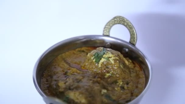 Indisk Veg Skålen Malai Kofta Vit Bakgrund — Stockvideo