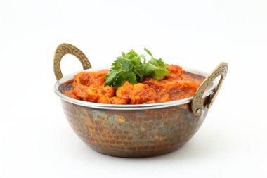 Hint usulü peynir, vejetaryen peyniri ve kruvasan tabağı. Kadai Paneer - Geleneksel Hint yemekleri