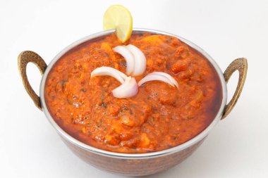 Bakır bir kasede Shahi Paneer ya da kadai Paneer