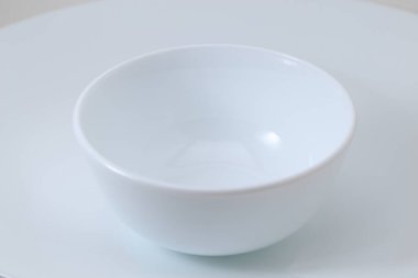 Beyaz boş seramik kase