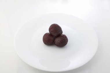 Hint usulü gulab jamun 'a yakın.