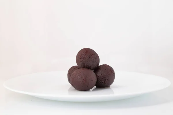 Hint usulü gulab jamun 'a yakın.