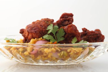 Hindistan 'dan koyun eti ya da tavuk Gosht Biryani. Tavuklu pilav.