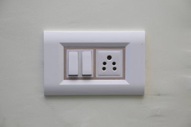 Duvardaki elektrik düğmeleri