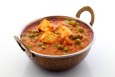 Mutter Paneer, Hint Tabağı süzme peyniri ve bezelye soğan domates sosuna batırılmış.