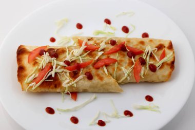 Meksika tacoları, et, fasulye ve salsa..