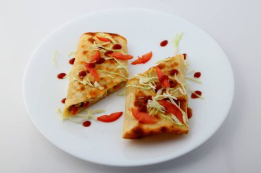 Meksika tacoları, et, fasulye ve salsa..