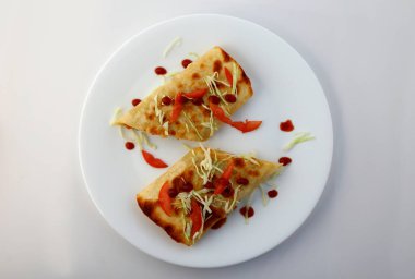 Meksika tacoları, et, fasulye ve salsa..