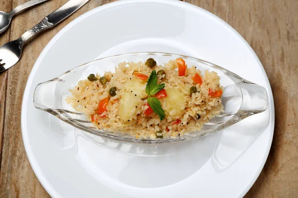 indian veg biryani, veg pulav, Indian vegetable pulao in a glass bowl.