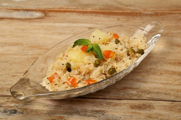 indian veg biryani, veg pulav, Indian vegetable pulao in a glass bowl.