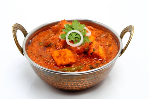 Hint yemeği ya da Hint körisi bakır bir kasede servis edilir..