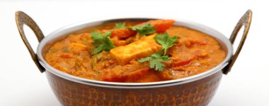 Hint yemeği ya da Hint körisi bakır bir kasede servis edilir..