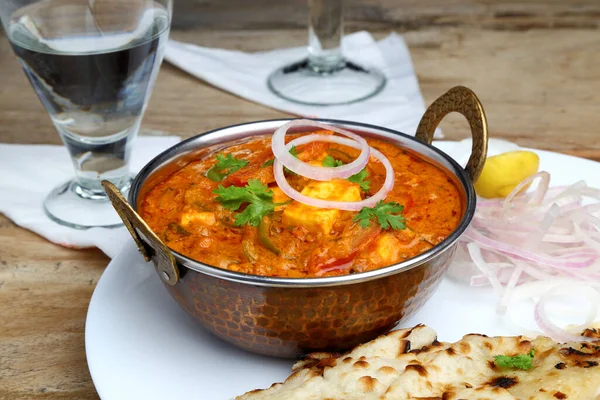 Indiai Ételek Vagy Indiai Curry Rézfúvós Tálban — Stock Fotó