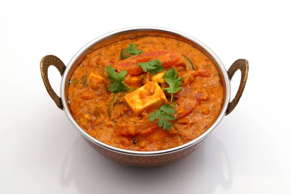 Hint yemeği ya da Hint körisi bakır bir kasede servis edilir..