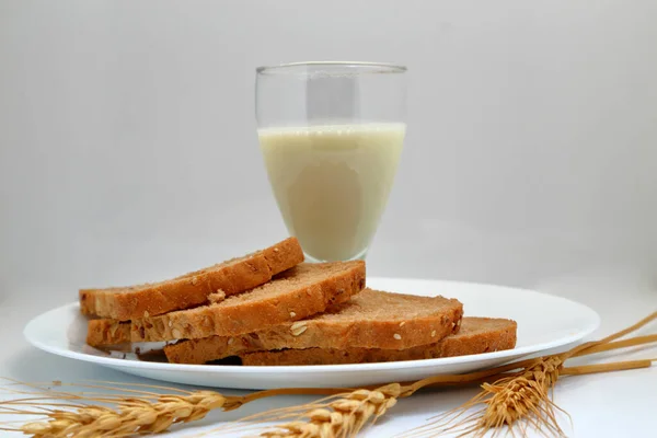 Fresh Bread Milk Glass Ceramic Plate — Stock Photo, Image