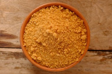 Esmer Şeker kasesi ahşap arka planda