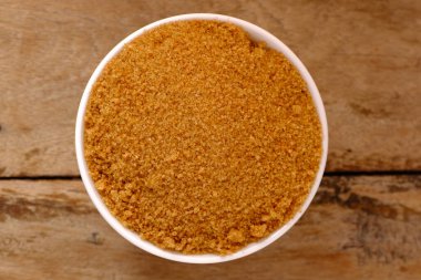 Esmer Şeker kasesi ahşap arka planda