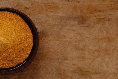 Esmer Şeker kasesi ahşap arka planda