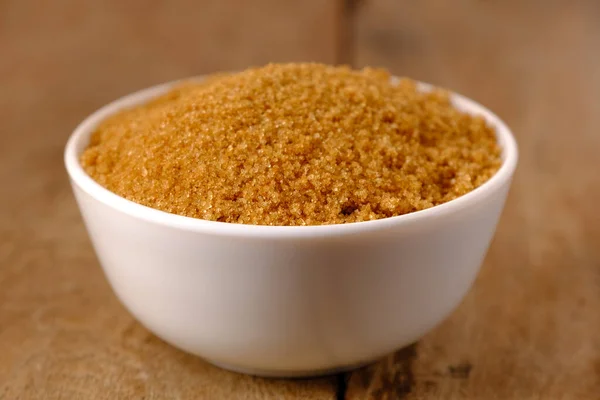 Esmer Şeker kasesi ahşap arka planda