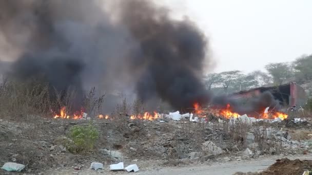 Udaipur Índia Dezembro 2015 Poluição Perto Uma Estrada Udaipur Índia — Vídeo de Stock