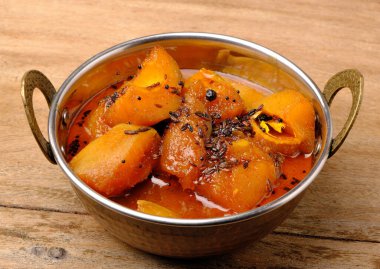 Hint ya da Rajasthani usulü yeşil mango körisi.