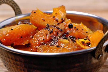 Hint ya da Rajasthani usulü yeşil mango körisi.