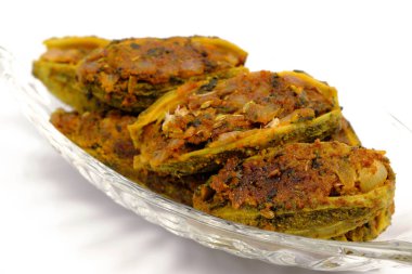 Doldurulmuş acı kabak ya da acı kavun tabağı