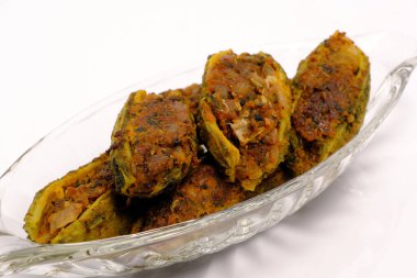 Doldurulmuş acı kabak ya da acı kavun tabağı