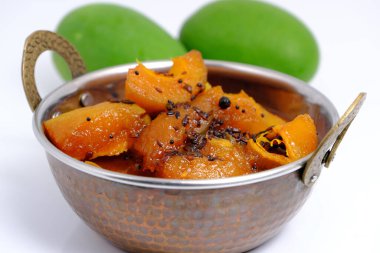 Hint ya da Rajasthani usulü yeşil mango körisi.