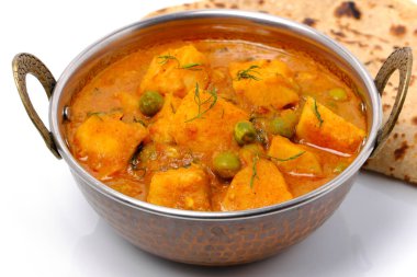 Hint usulü süzme peynir ya da roti peynirli köri.