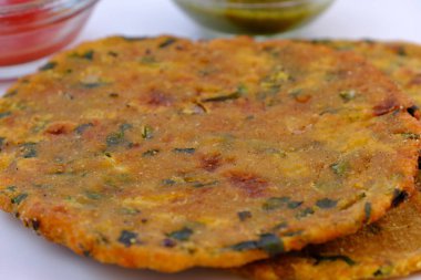 Hindistan düz ekmek thepla veya paratha çeşitliliği