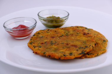 Hindistan düz ekmek thepla veya paratha çeşitliliği